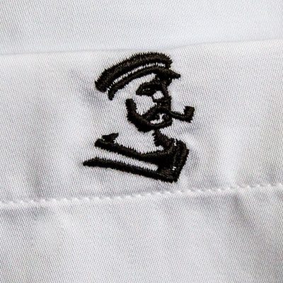 Hansesack Produktbild weißes Business-Hemd seidig glänzend Nahaufnahme von Brusttasche und Logo