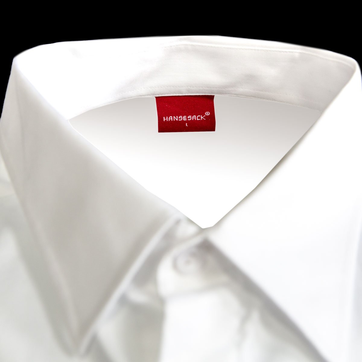 Hansesack Produktbild weißes Business-Hemd seidig glänzend Nahaufnahme von vorne Kragen und Knöpfe