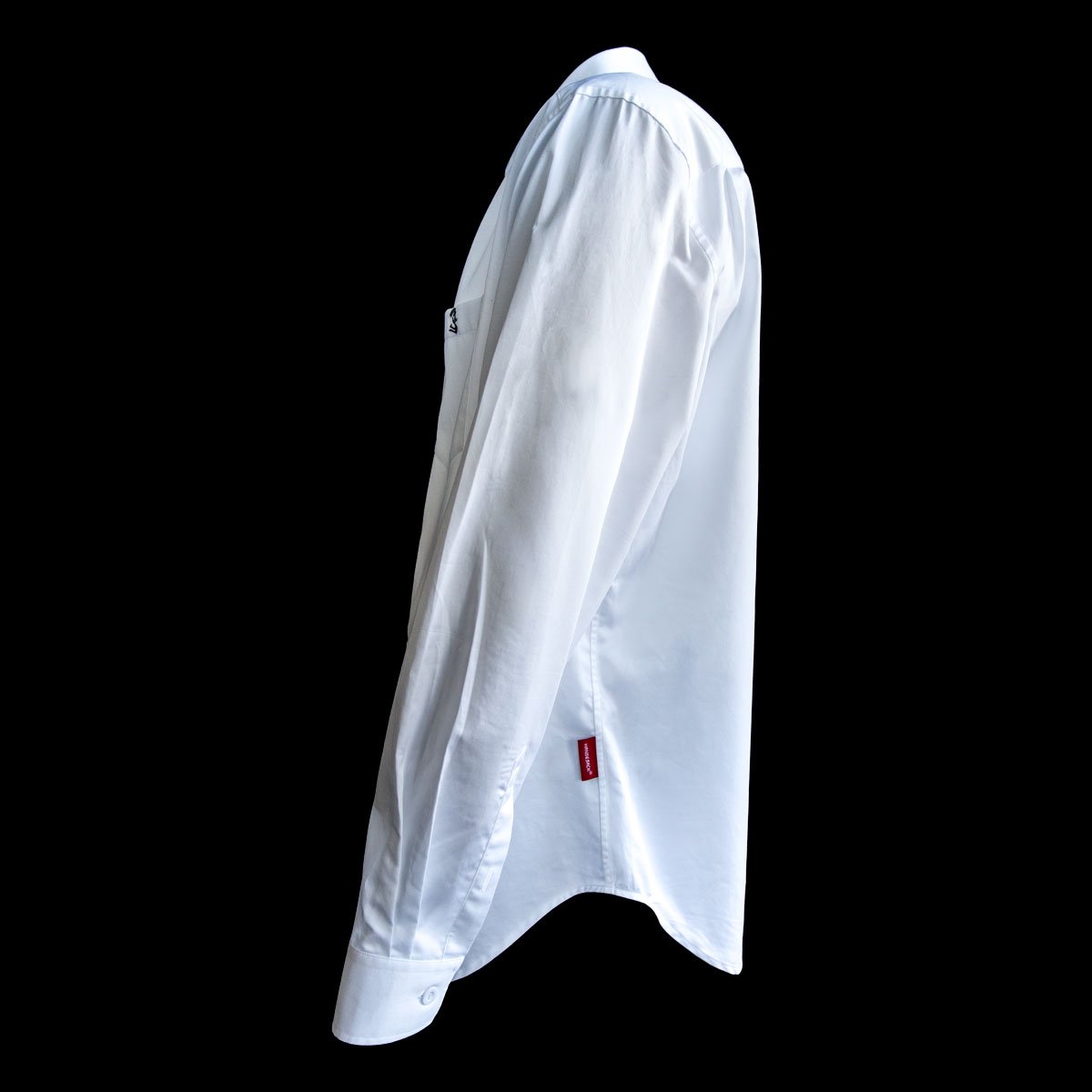Hansesack Produktbild weißes Business-Hemd mit Brusttasche seidig glänzend von der Seite