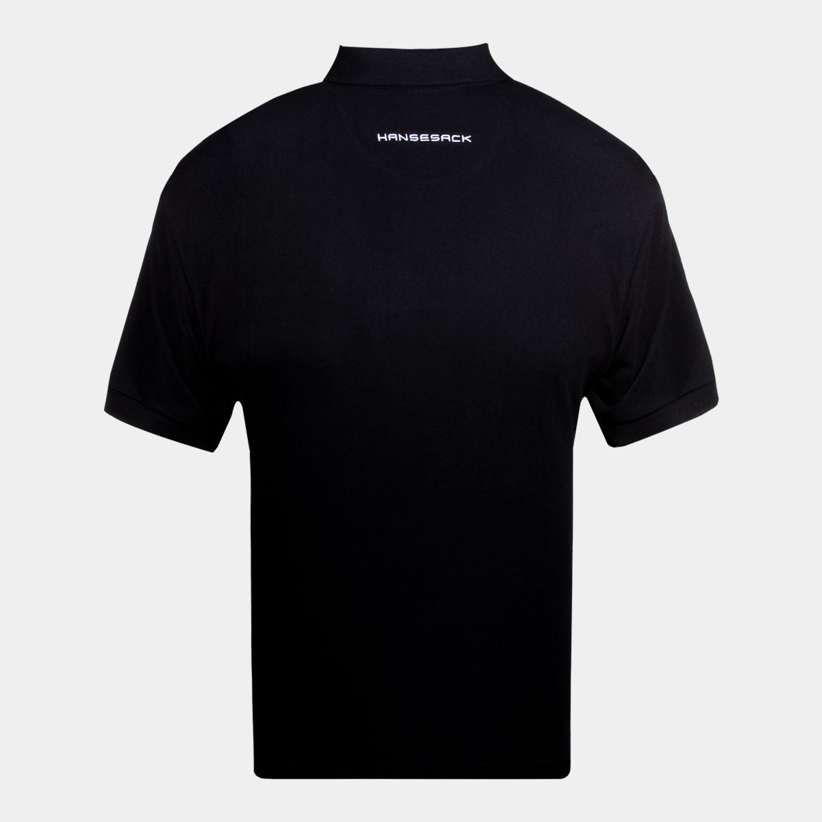 Hansesack Produktbild schwarzes Polo-Shirt mit weißem Hansesack Stick von hinten