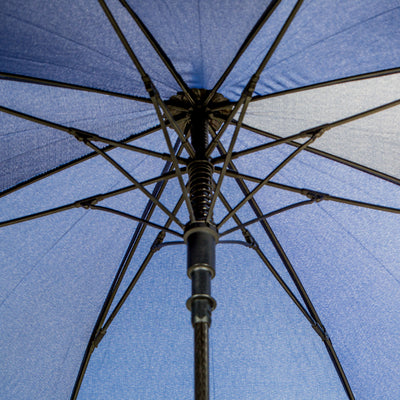 Hansesack Produktbild Regenschirm marine offen mit Hansesack Kopf Logo Nahaufnahme von unten